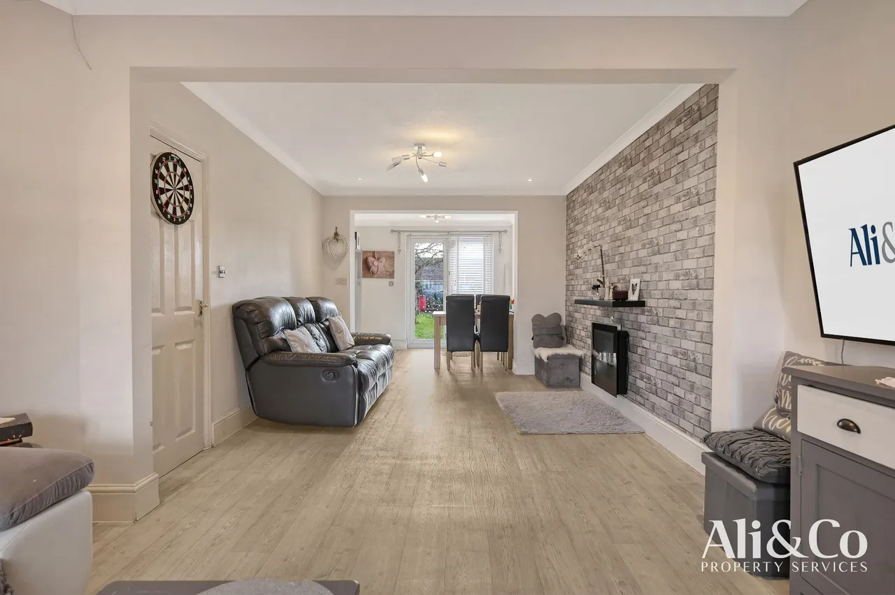 Lodge Lane, Grays, Essex, RM17 5PT, photo 3