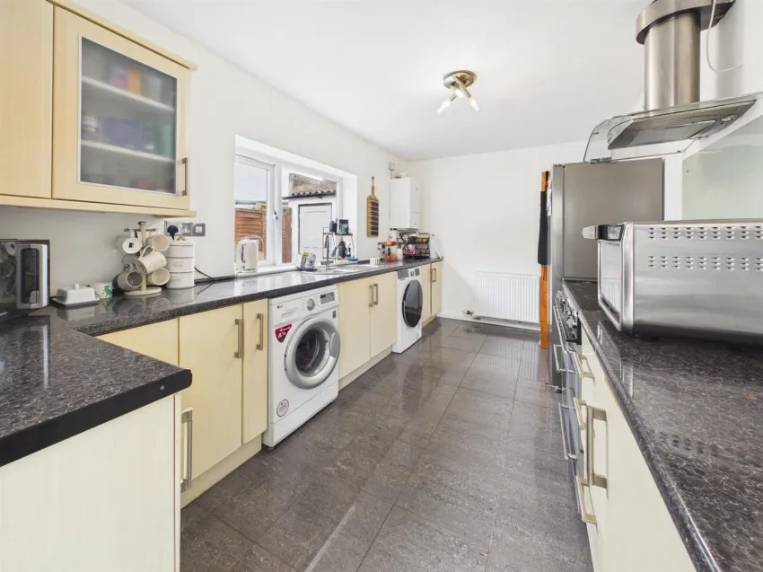 Merevale Road, Elmbridge, photo 8
