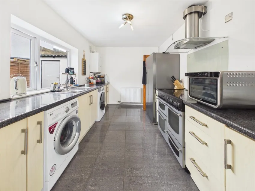 Merevale Road, Elmbridge, photo 3