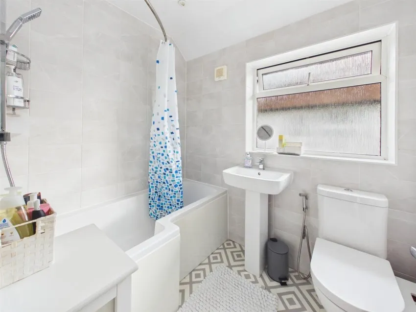 Merevale Road, Elmbridge, photo 15