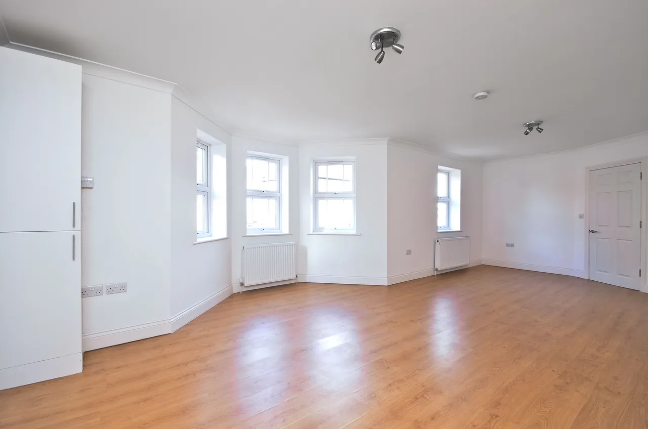 2 bed flat to rent — Flat 4, 180-184 Horn Lane, Acton