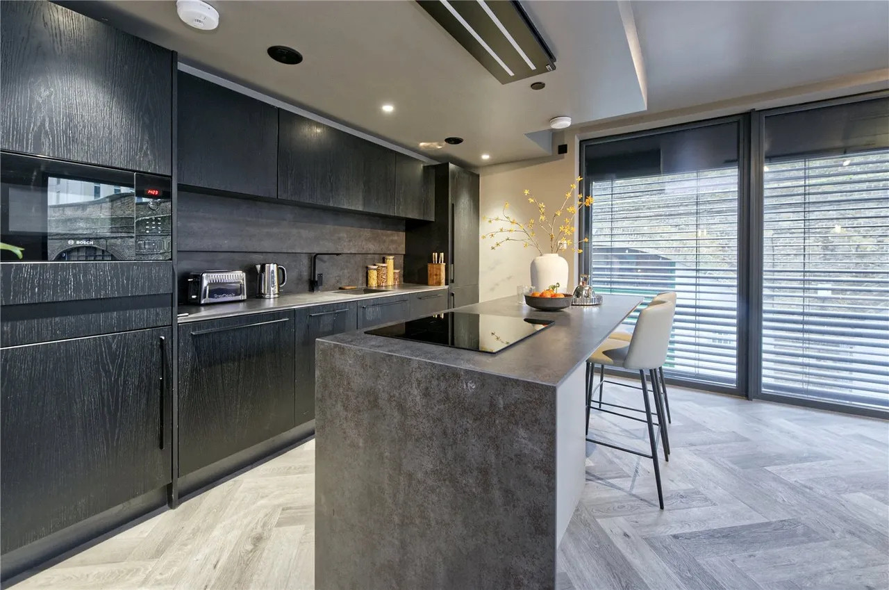 2 bed flat for sale, Cremer Street, Hackney, E2