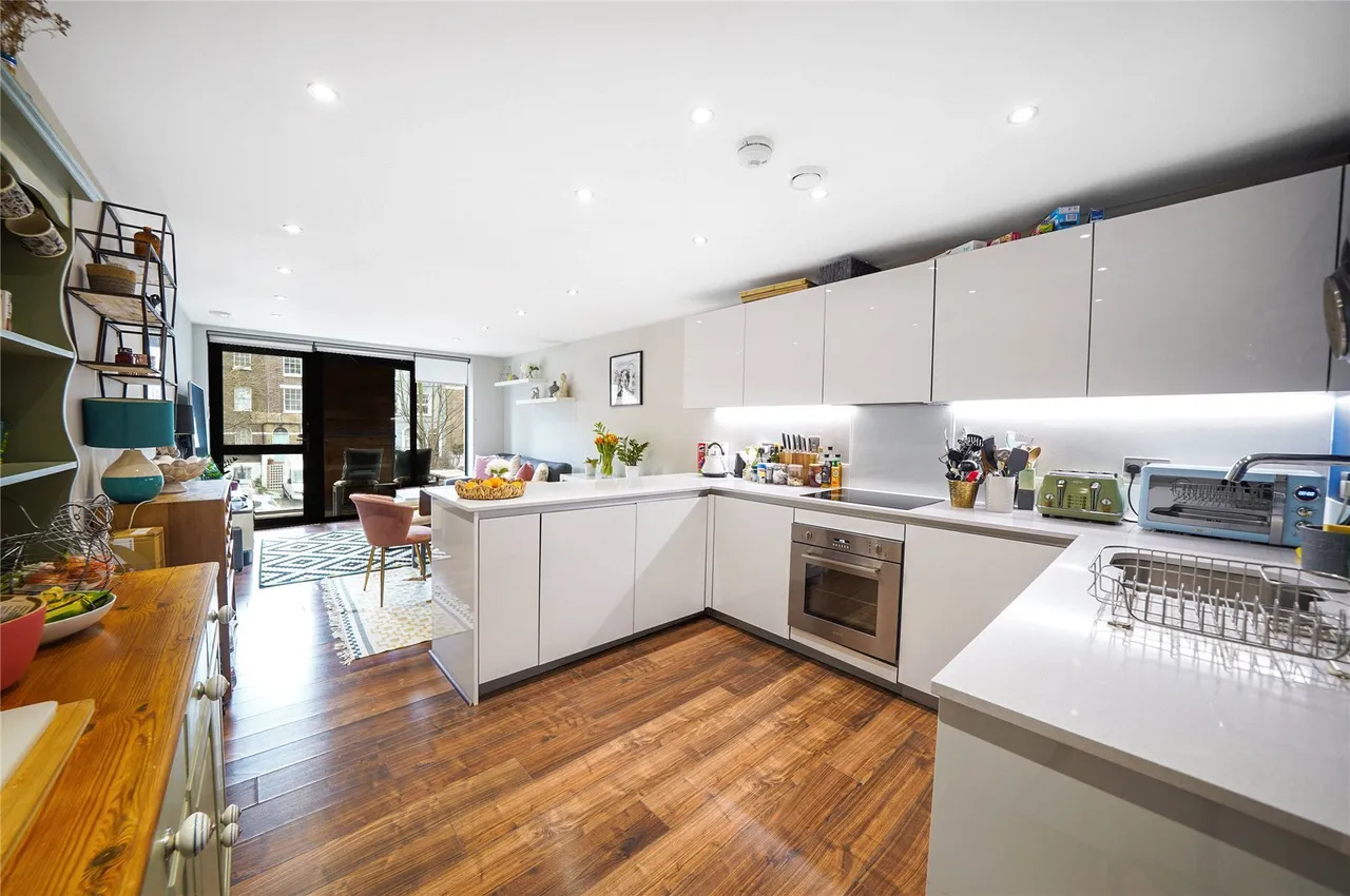 2 bed flat for sale — Queens Road, SE15