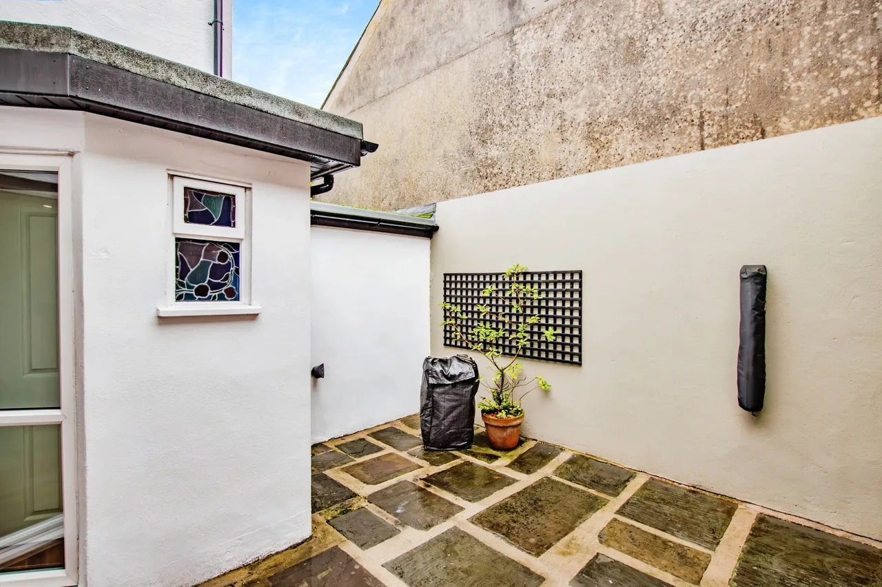 Rectory Court, St Johns Hill, SA70, photo 6