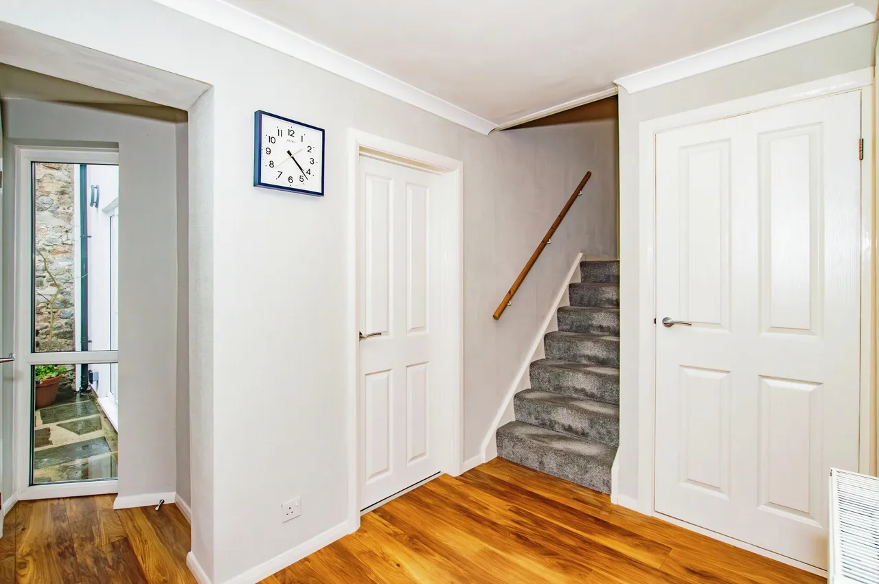 Rectory Court, St Johns Hill, SA70, photo 8