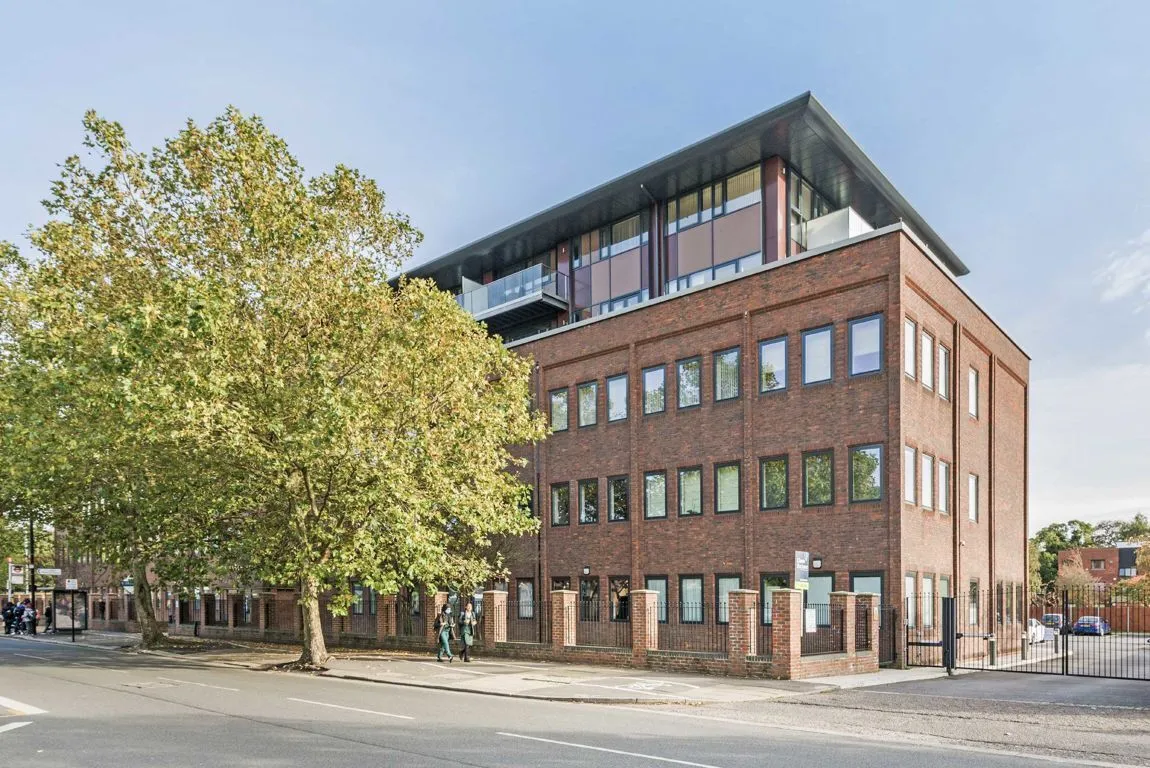2 bed property for sale, London Road, TW7