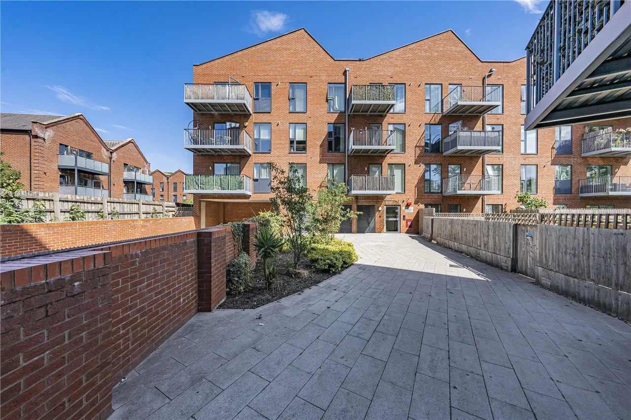 Portage Place, West Drayton, UB7, photo 15