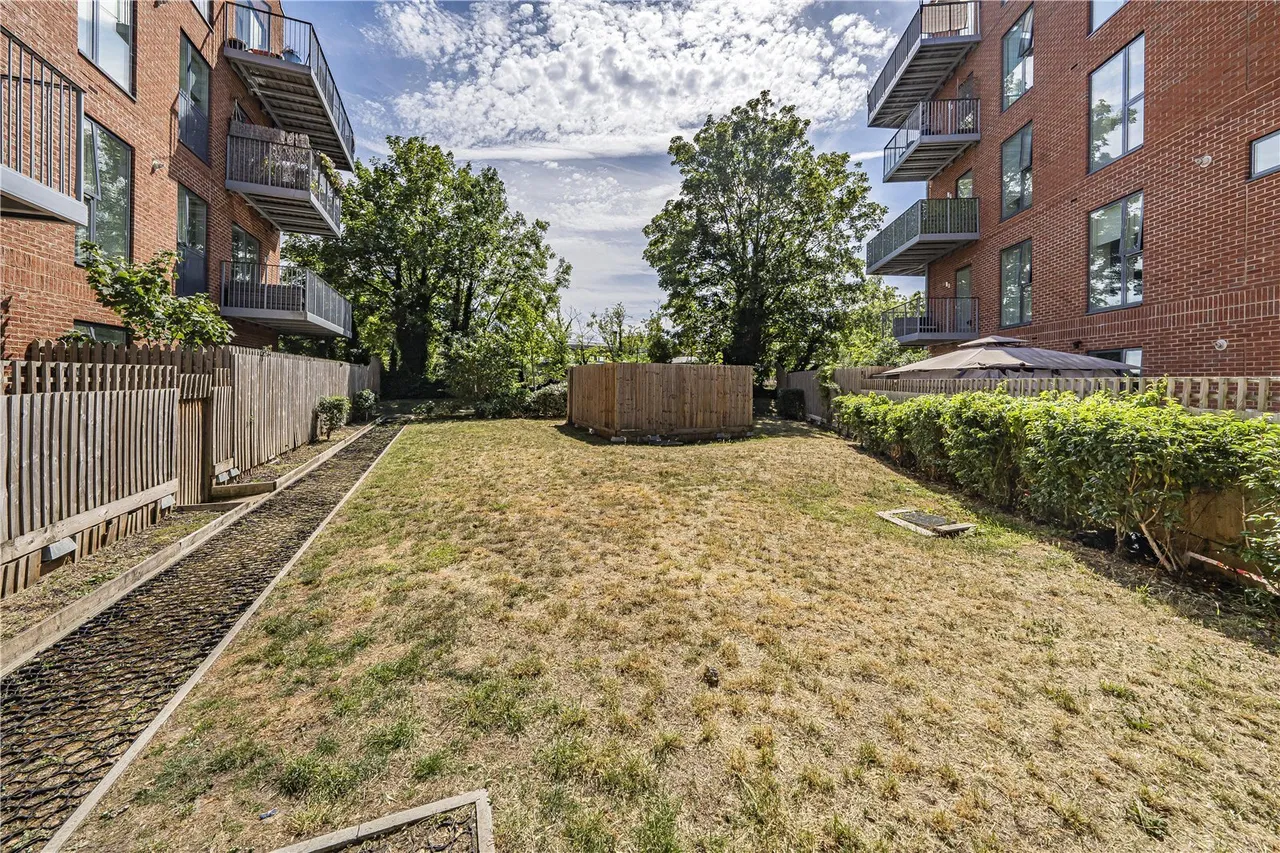 Portage Place, West Drayton, UB7, photo 5