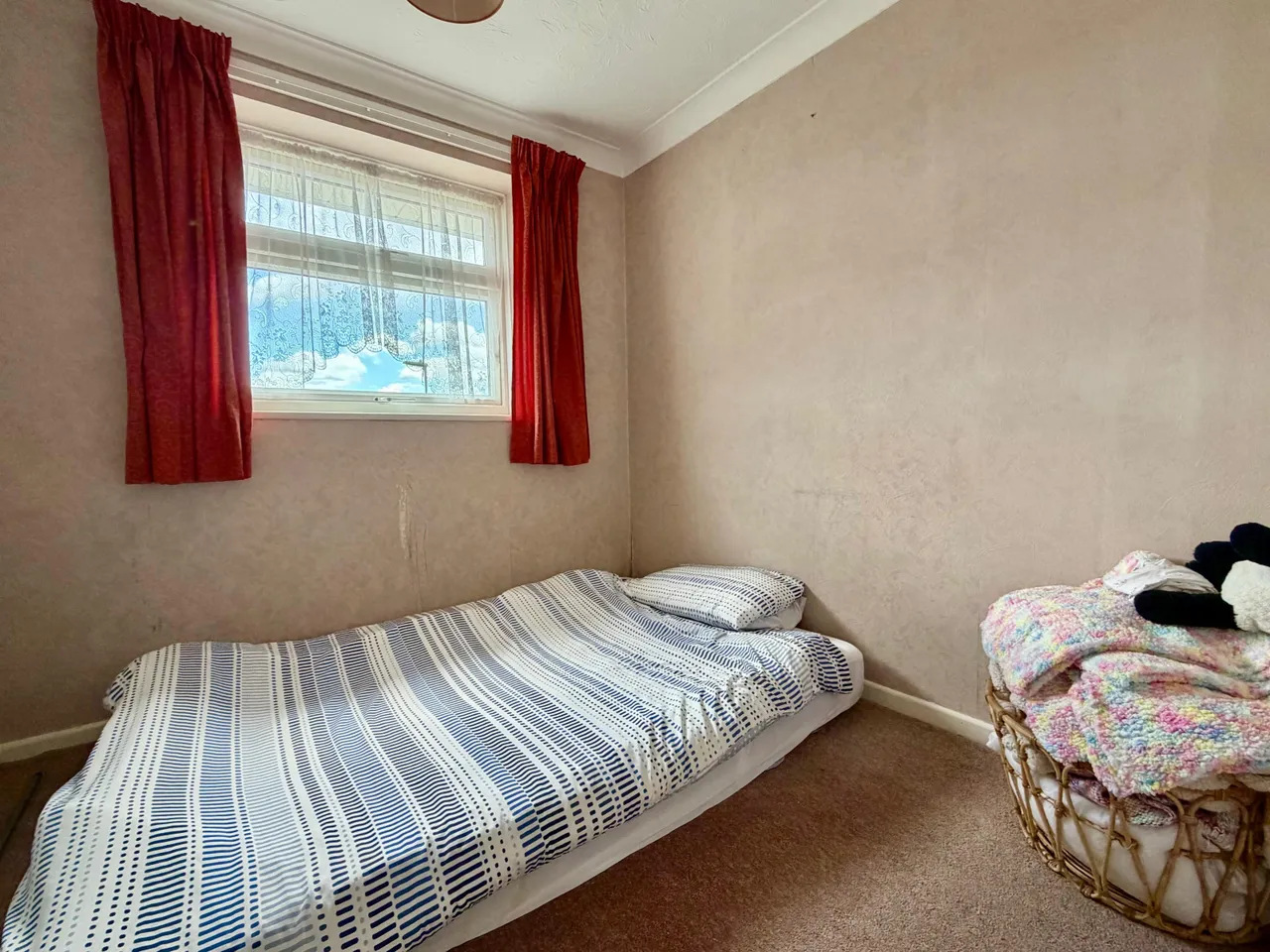 Hightown Gardens, Ringwood, BH24, photo 13