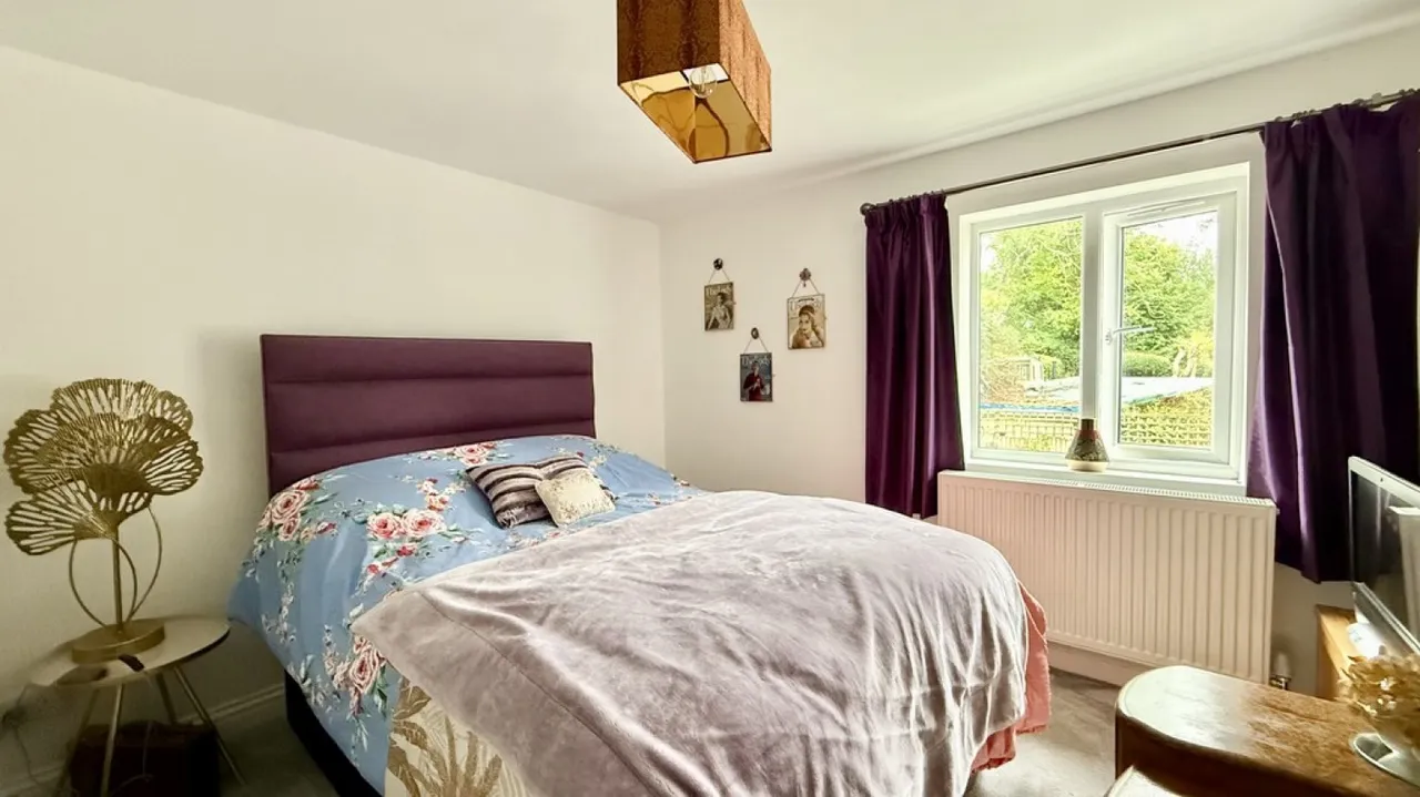 Chalford Gardens, Westbury, photo 11
