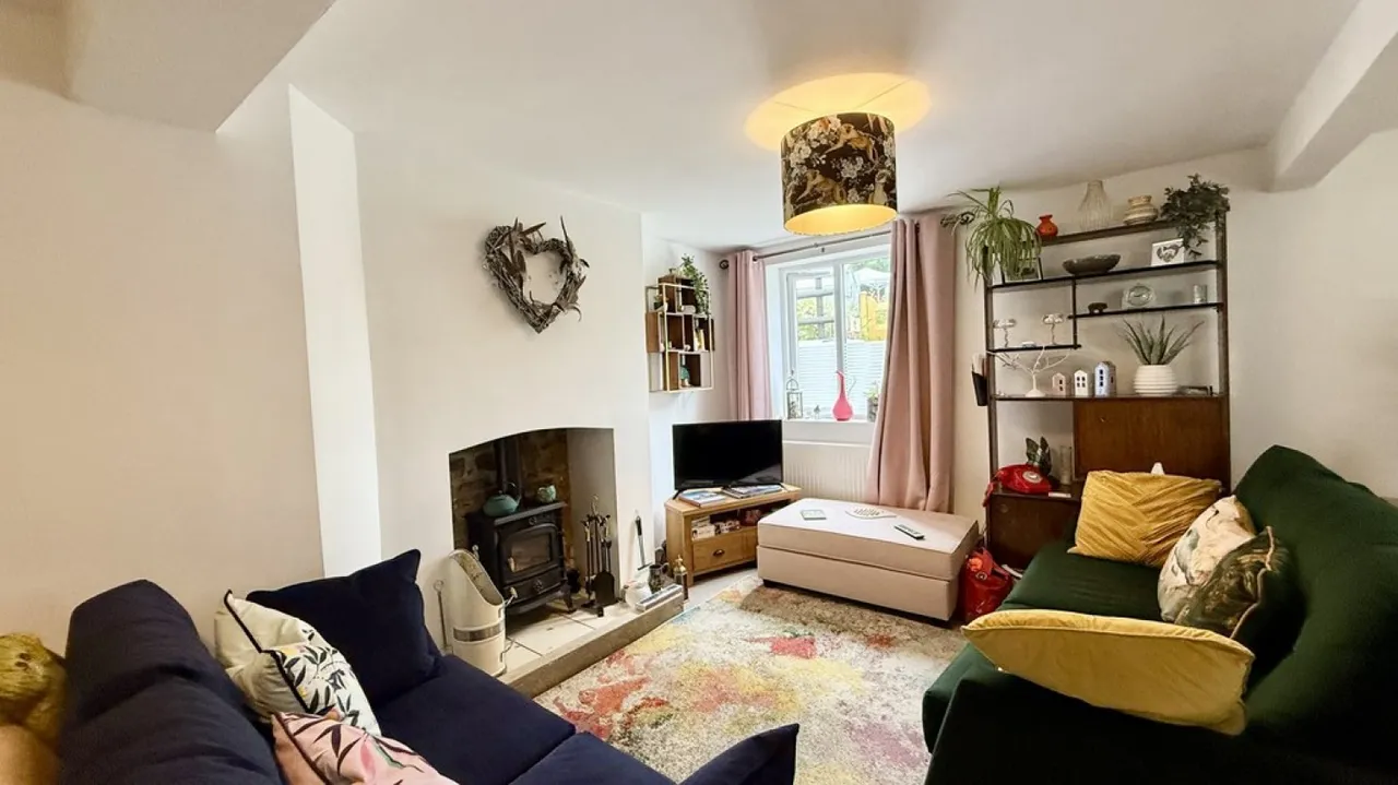 Chalford Gardens, Westbury, photo 5