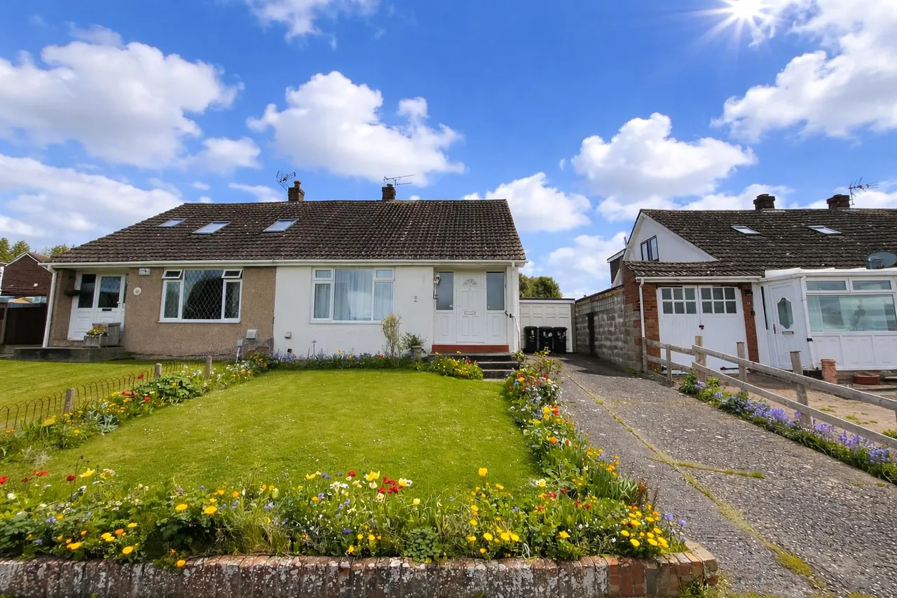 2 bed house for sale — Nicholas Drive, Cliffsend, Ramsgate, Kent, CT12 5JS