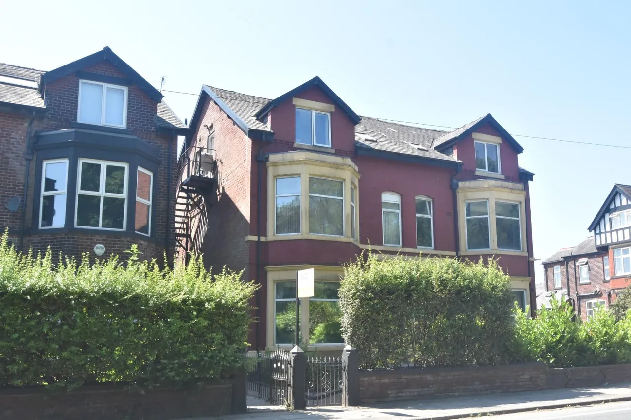 5 bed house for sale — Walmersley Road, Bury, BL9 5DF