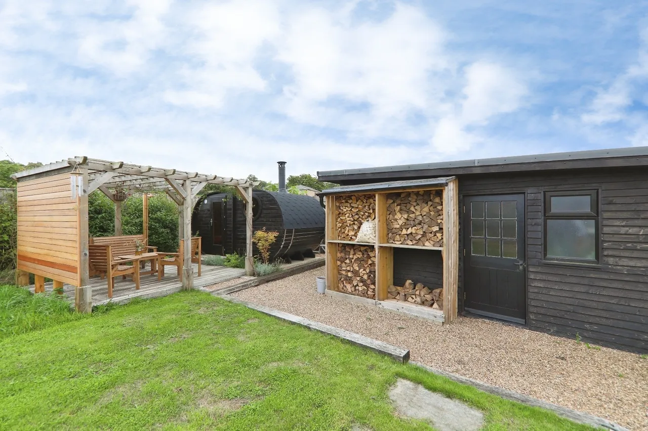 Main Street, Brantingham, HU15, photo 26