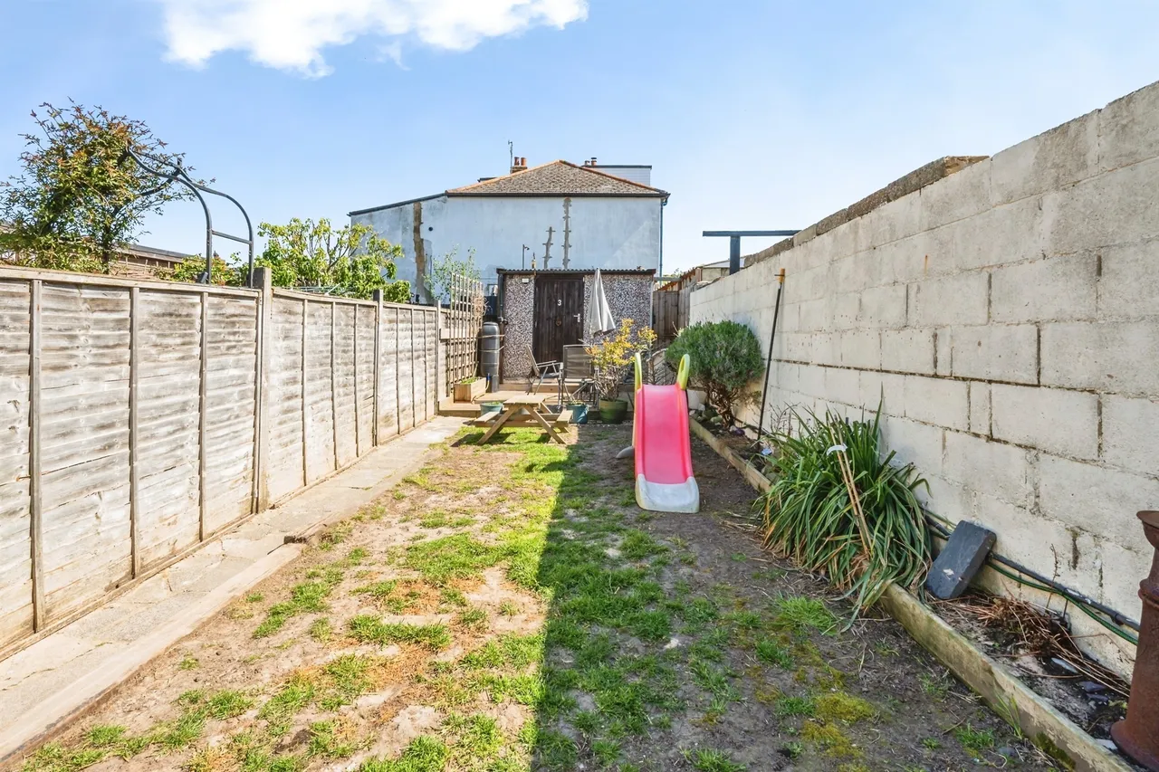 Lewis Close, Newhaven, BN9, photo 13