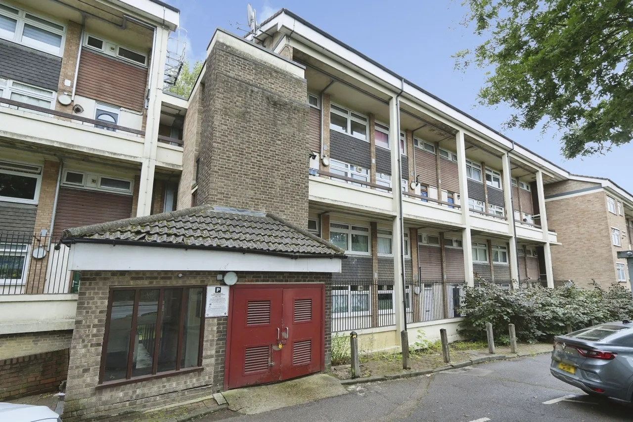 2 bed flat for sale, Southend Lane, London, SE6
