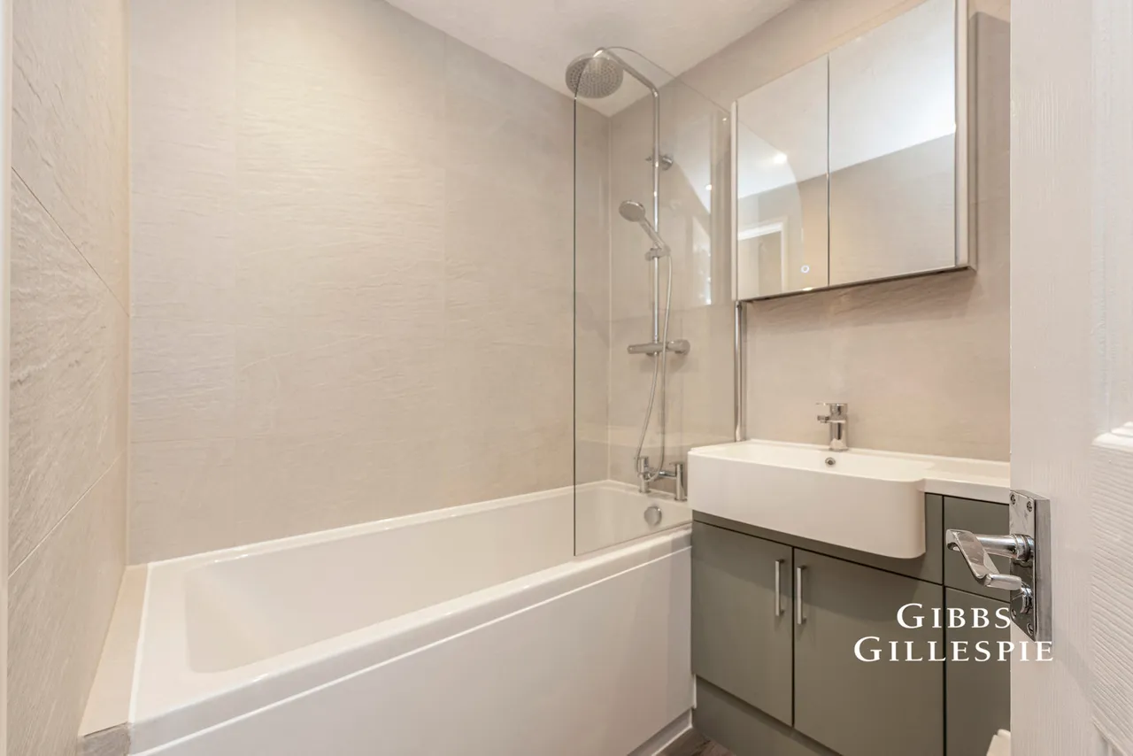 Chamberlain Way, Pinner Fees Apply, HA5, photo 4