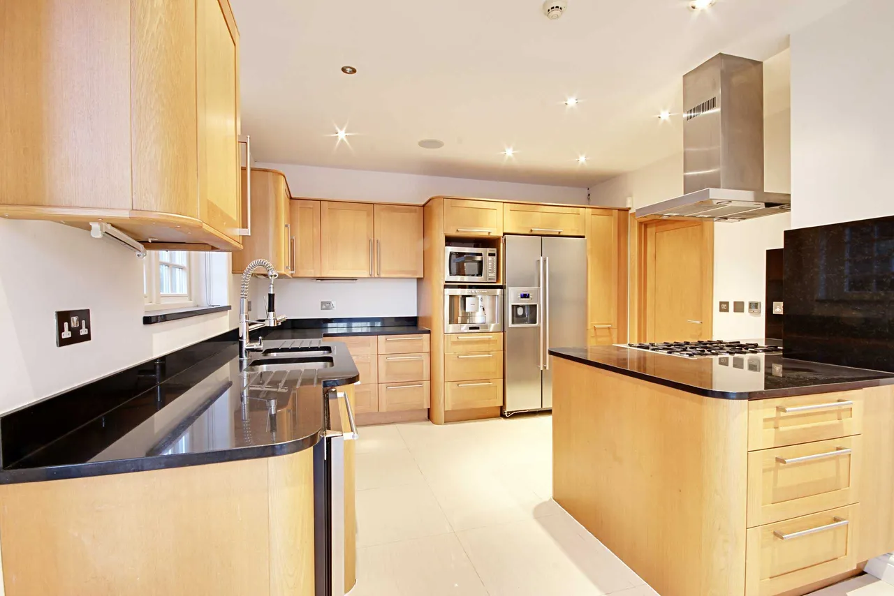 Sandalwood Close, Arkley, Hertfordshire, EN5 3BG, photo 3