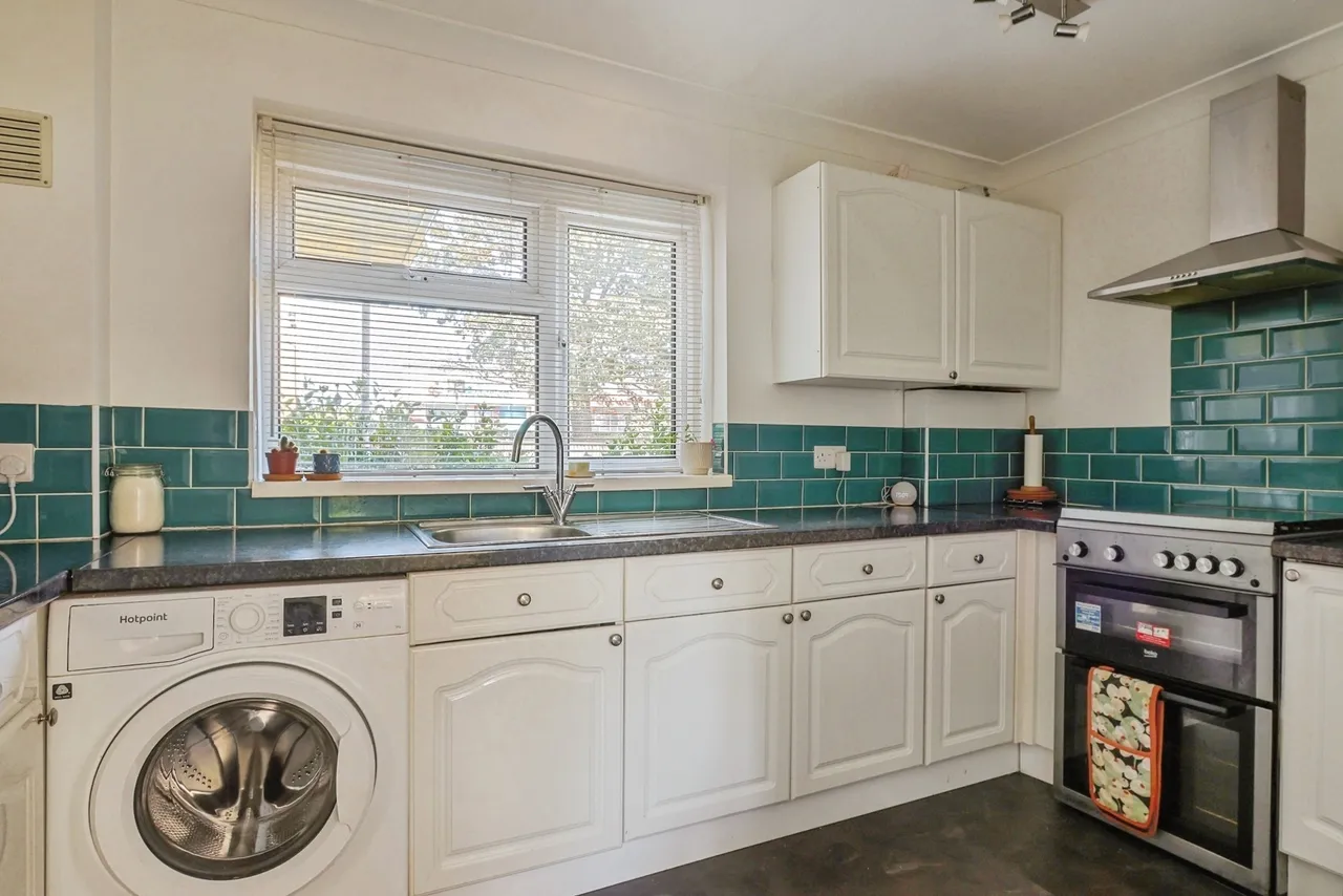 Simmonds Close, Poole, BH15, photo 3
