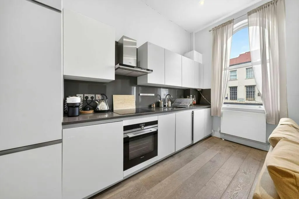 Alvington Crescent, London, E8, photo 3