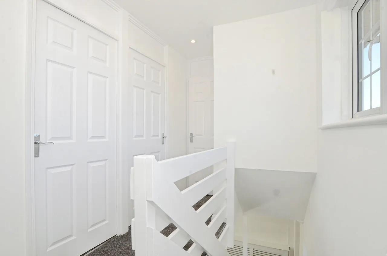 Lawford Close, Luton, Bedfordshire, LU1, photo 8