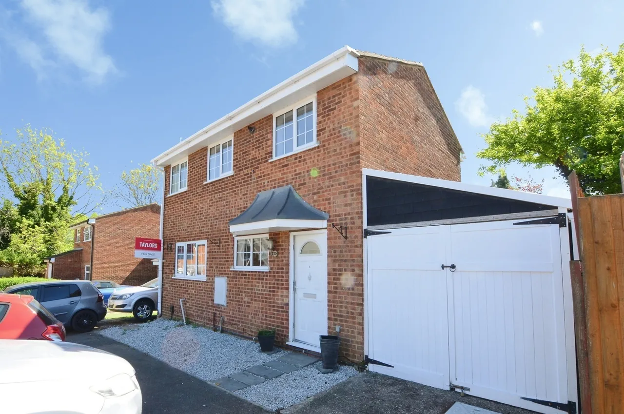 3 bed house for sale — Lawford Close, Luton, Bedfordshire, LU1