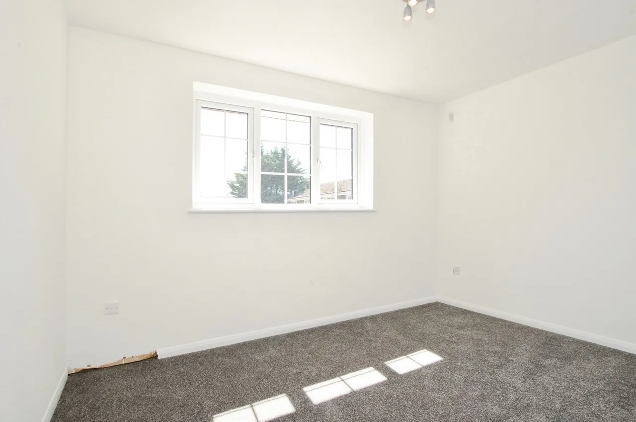 Lawford Close, Luton, Bedfordshire, LU1, photo 10