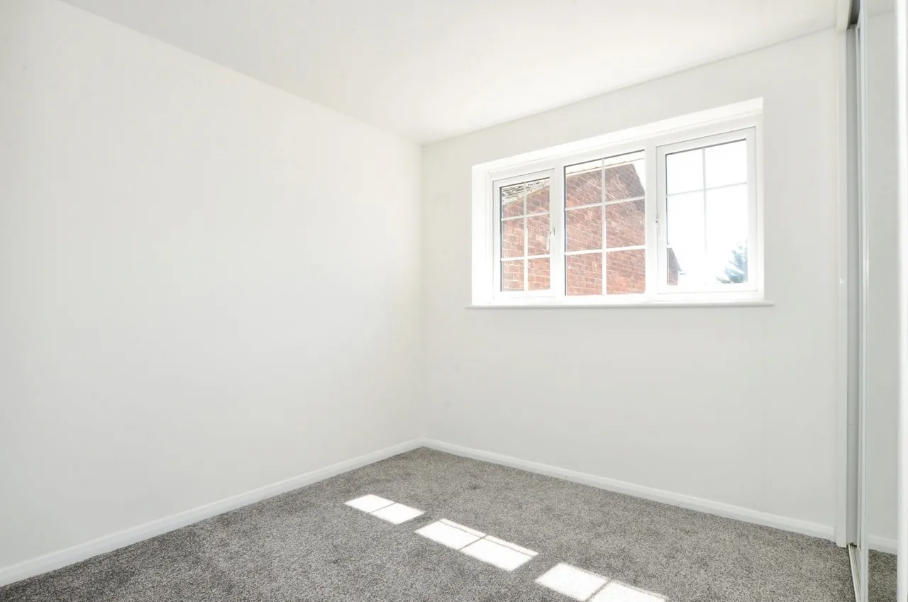 Lawford Close, Luton, Bedfordshire, LU1, photo 9