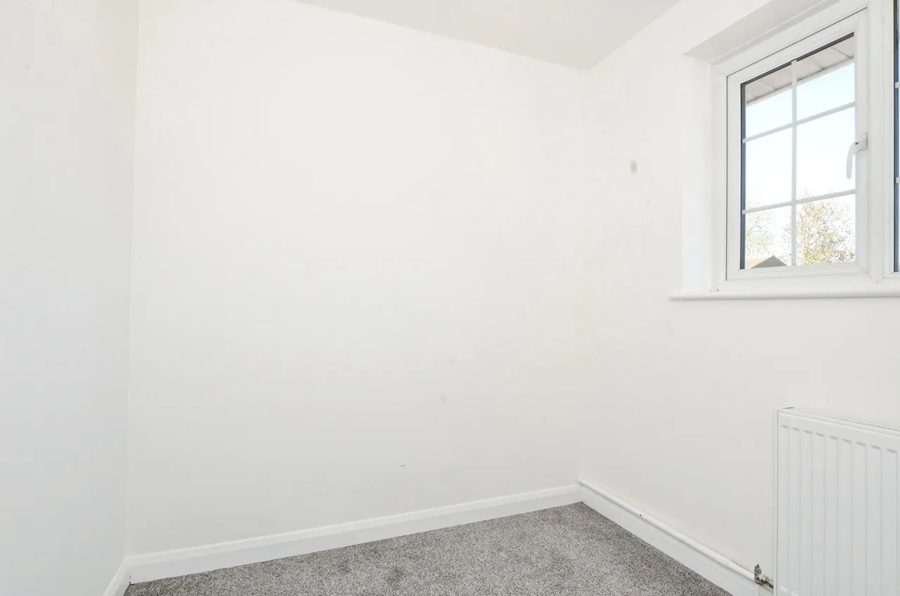 Lawford Close, Luton, Bedfordshire, LU1, photo 12
