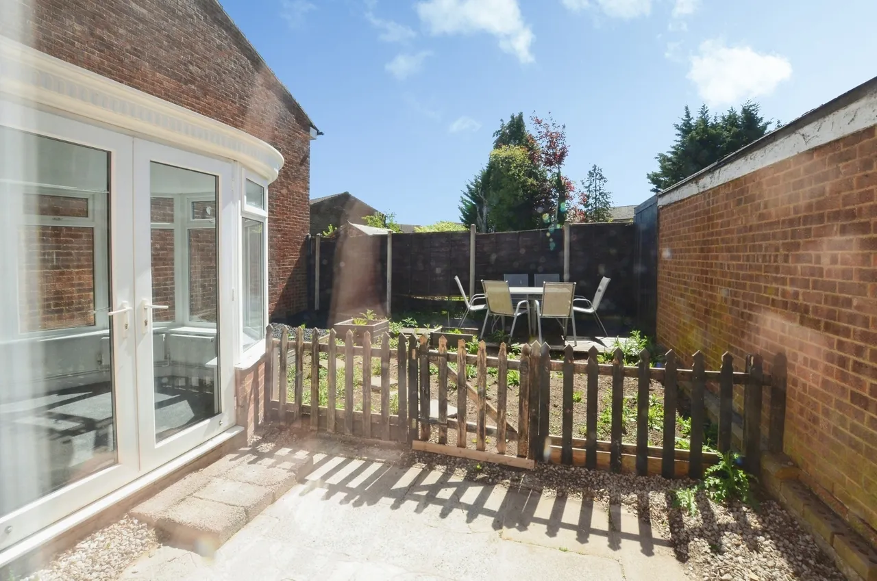 Lawford Close, Luton, Bedfordshire, LU1, photo 14