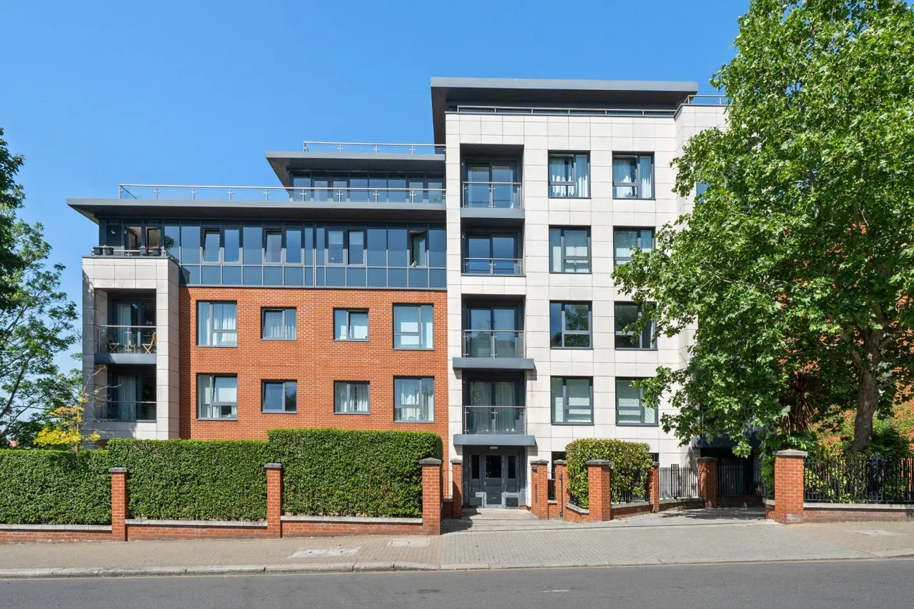 2 bed flat for sale, Chartfield Avenue, London, SW15