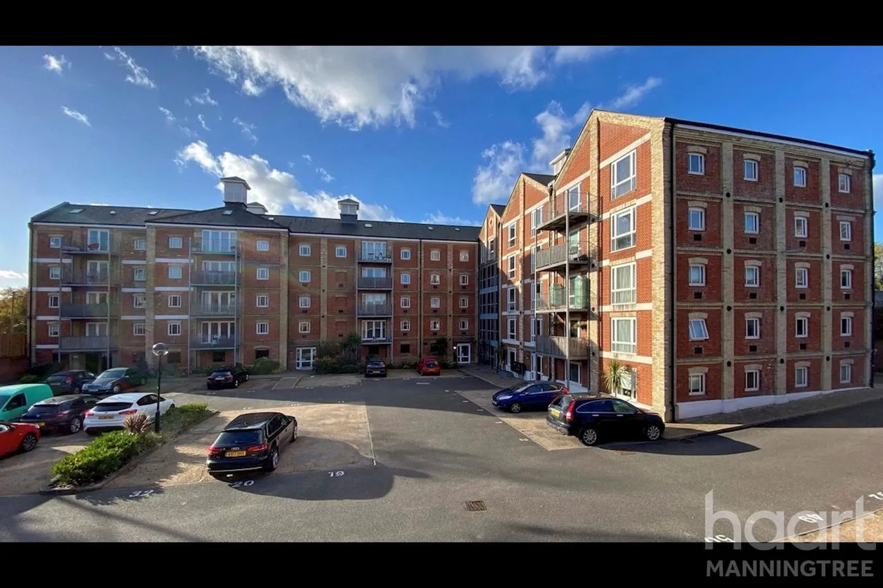 2 bed flat for sale, School Lane, Mistley, CO11