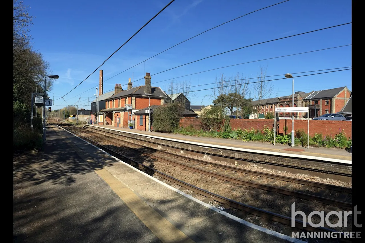 School Lane, Mistley, CO11, photo 12