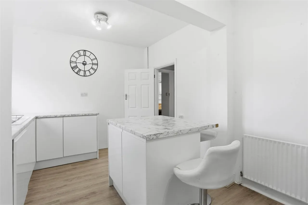 Hilbert Road, Cheam, SM3, photo 13