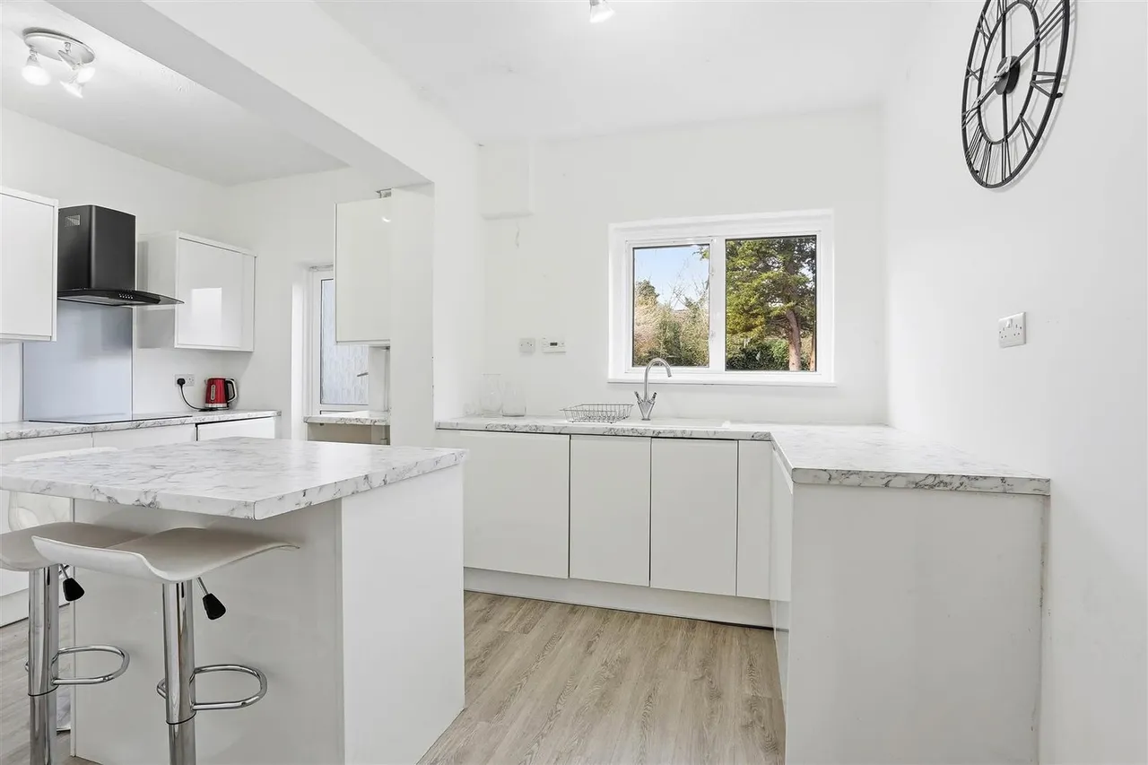 Hilbert Road, Cheam, SM3, photo 11