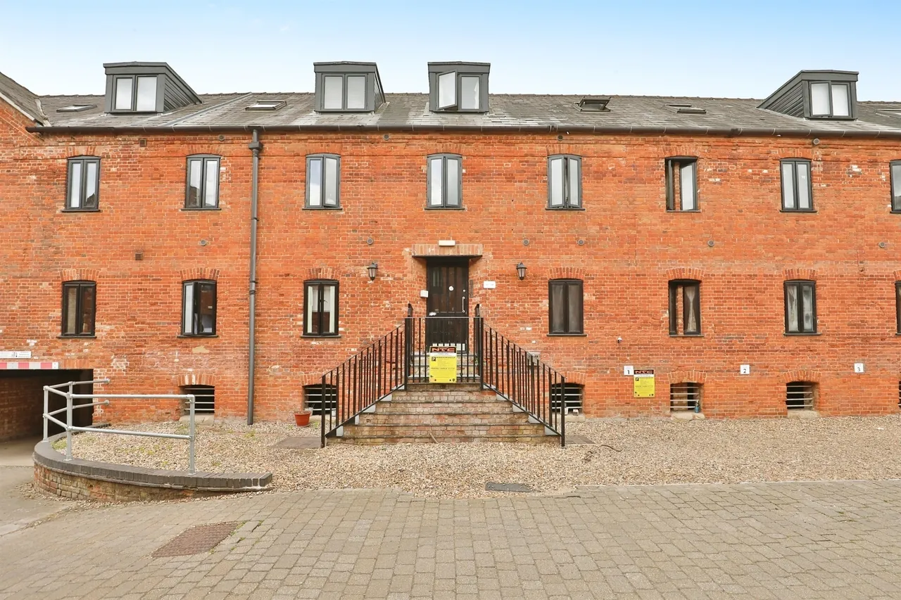 1 bed flat for sale — The Maltings, Dereham