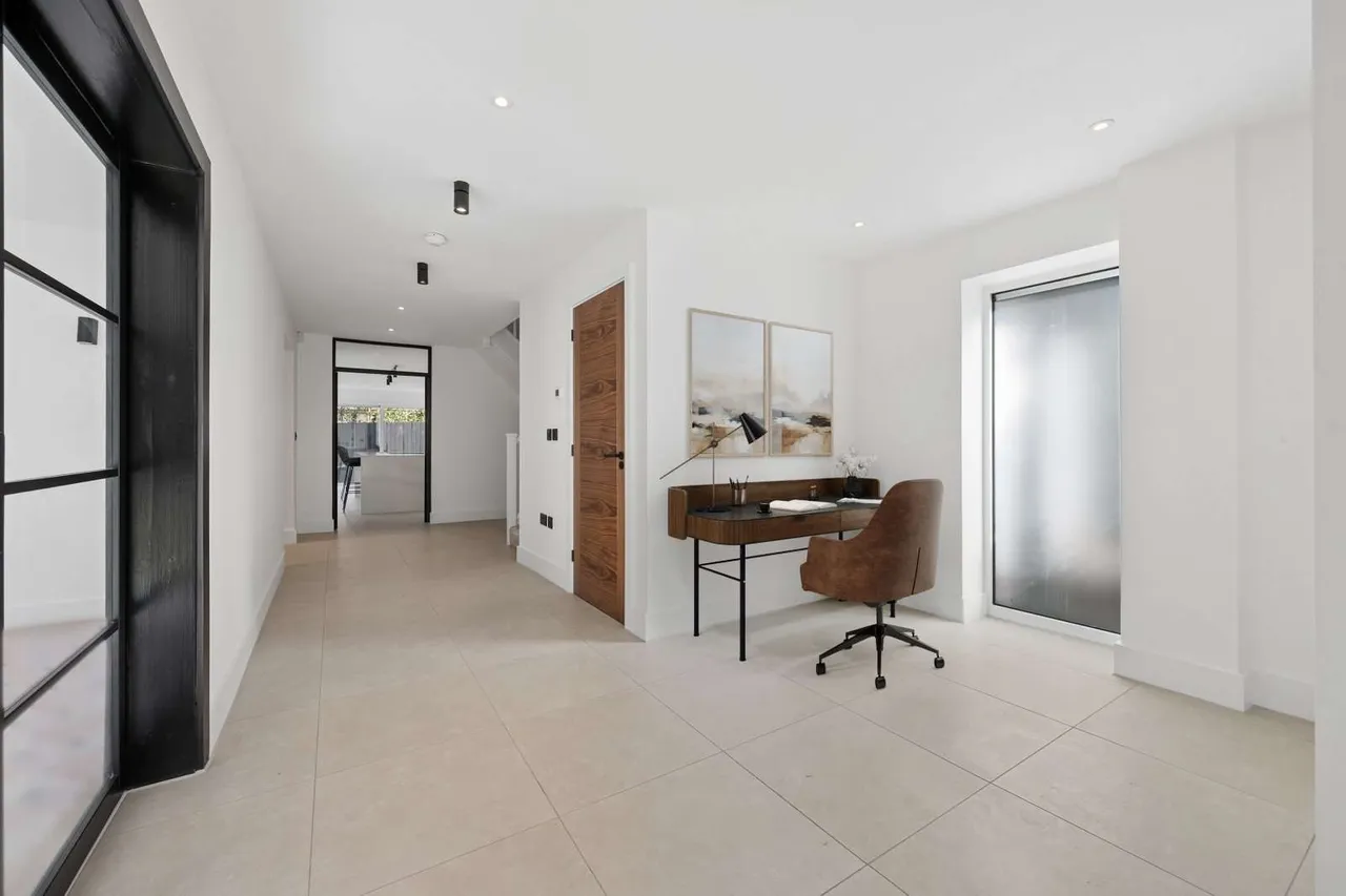 Little Stanneylands Road, Wilmslow, SK9, photo 10