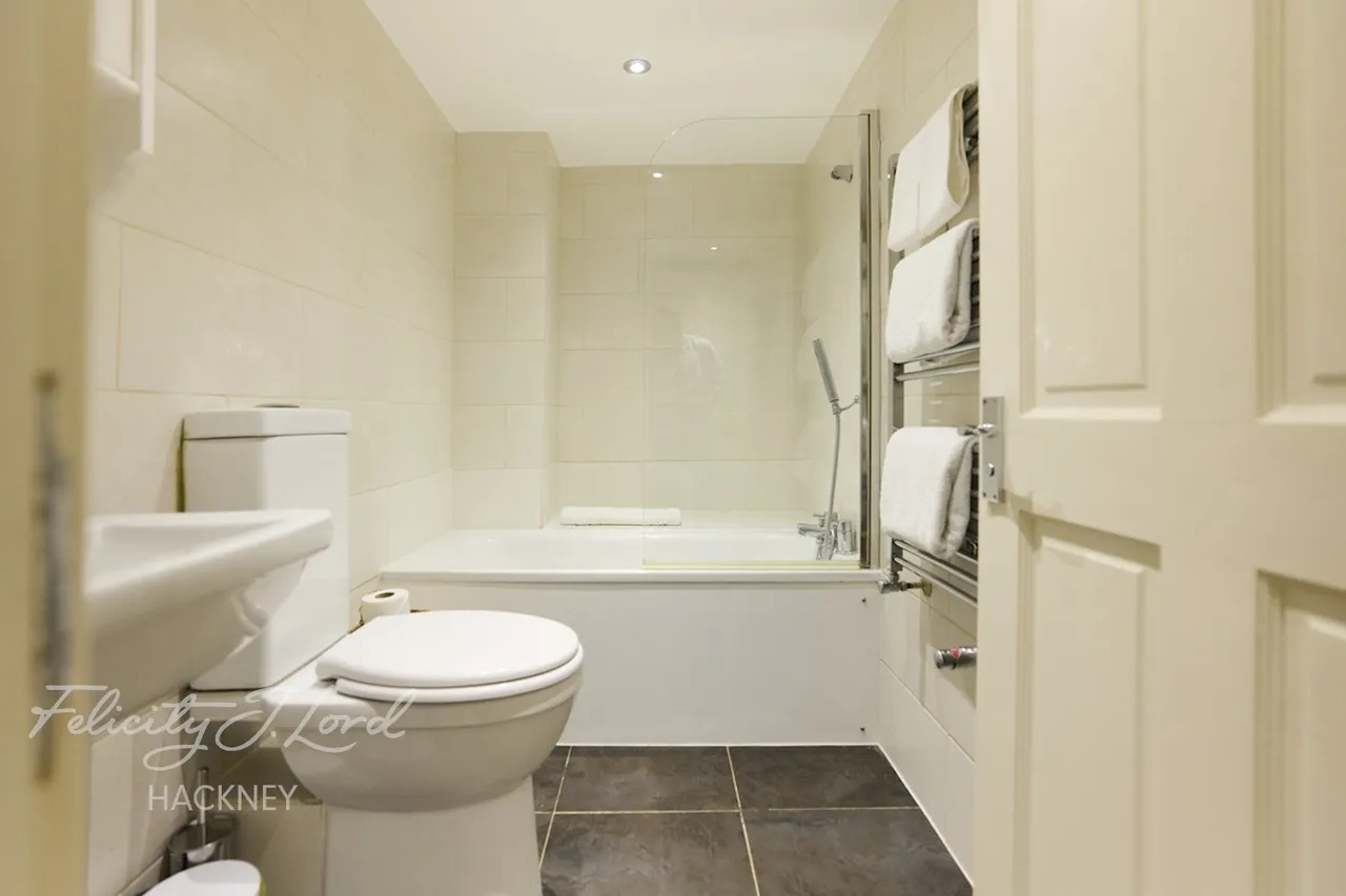 Mildenhall Road, London, photo 14
