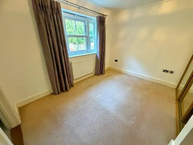 Katherine Close, Mill Hill, photo 13