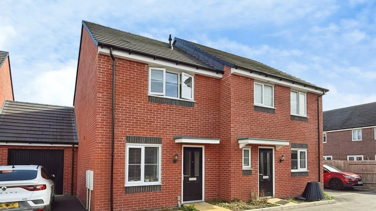 2 bed house for sale, Amazon Way, Westbury, BA13