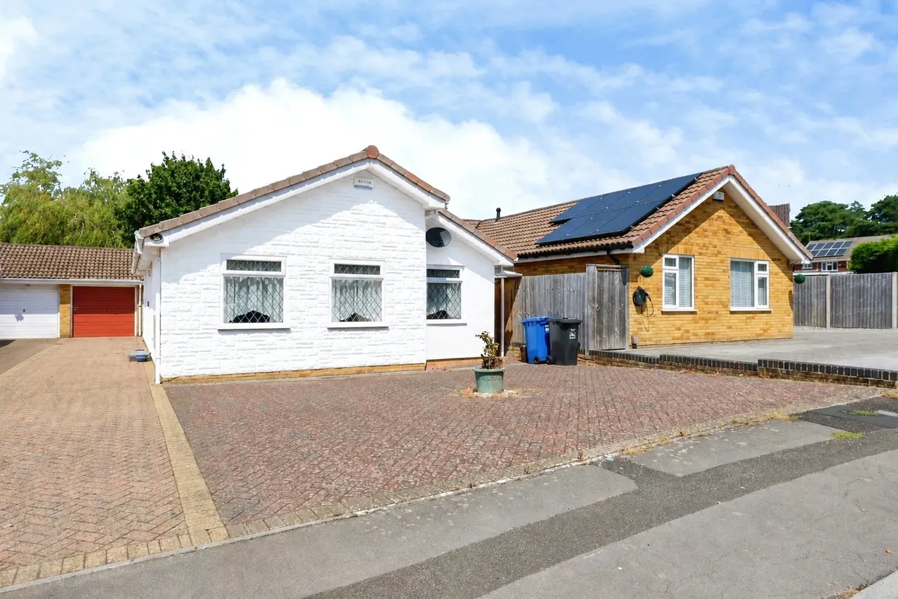 2 bed house for sale, Halstock Crescent, West Canford Heath, BH17
