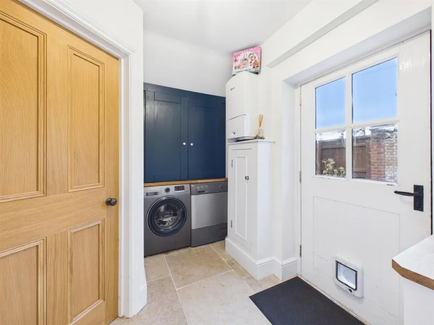 Longford Lane, Longford, photo 12