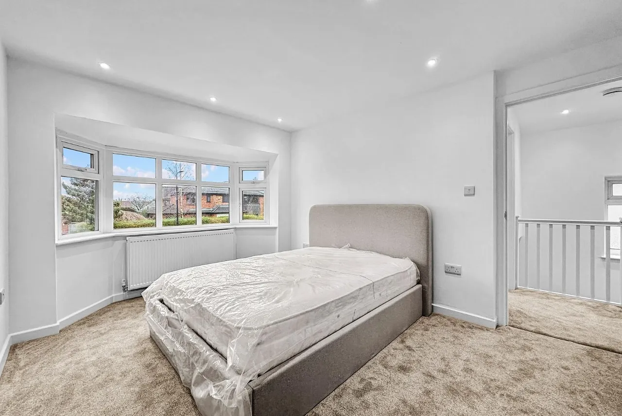 Briony Avenue, Hale WA15 8QD, photo 10