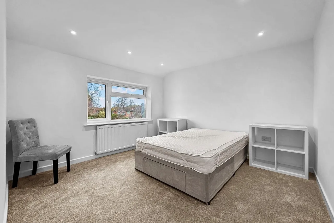 Briony Avenue, Hale WA15 8QD, photo 11
