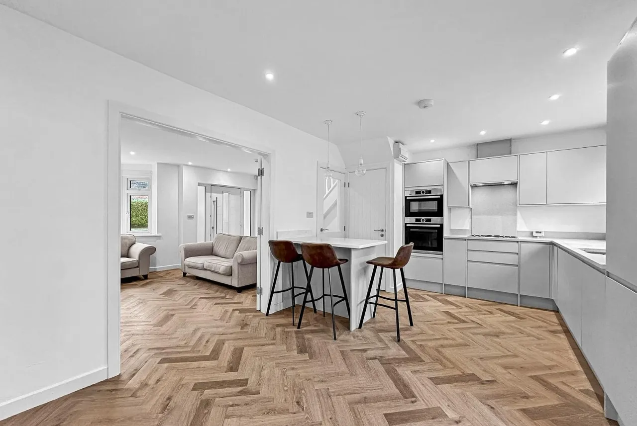 Briony Avenue, Hale WA15 8QD, photo 17