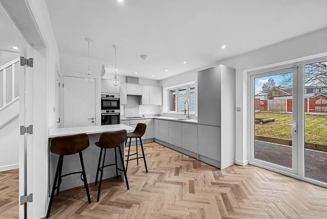 Briony Avenue, Hale WA15 8QD, photo 3