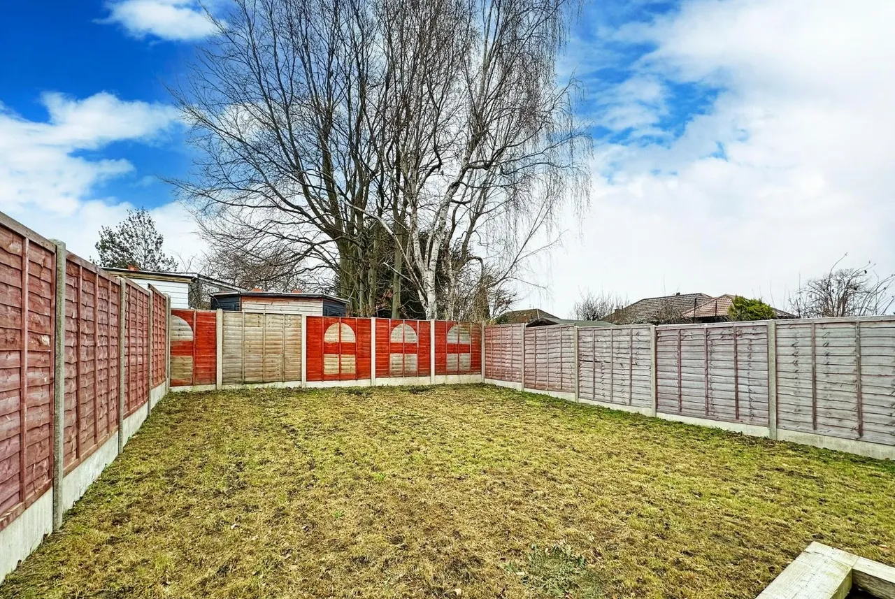 Briony Avenue, Hale WA15 8QD, photo 24