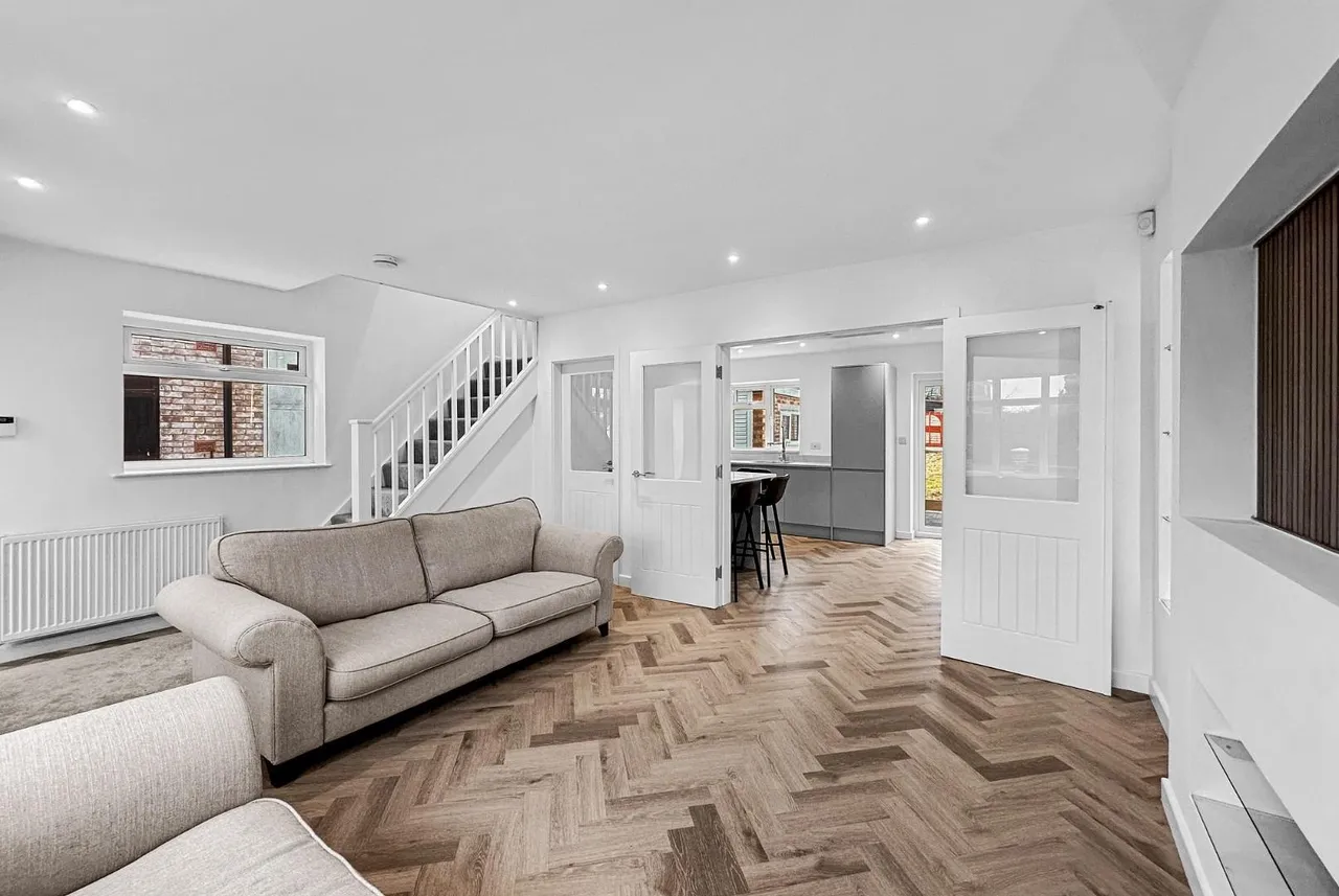 Briony Avenue, Hale WA15 8QD, photo 4