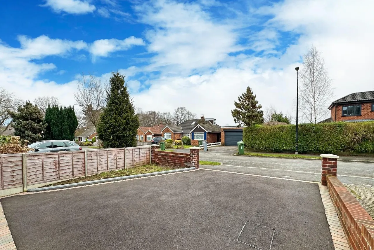 Briony Avenue, Hale WA15 8QD, photo 14