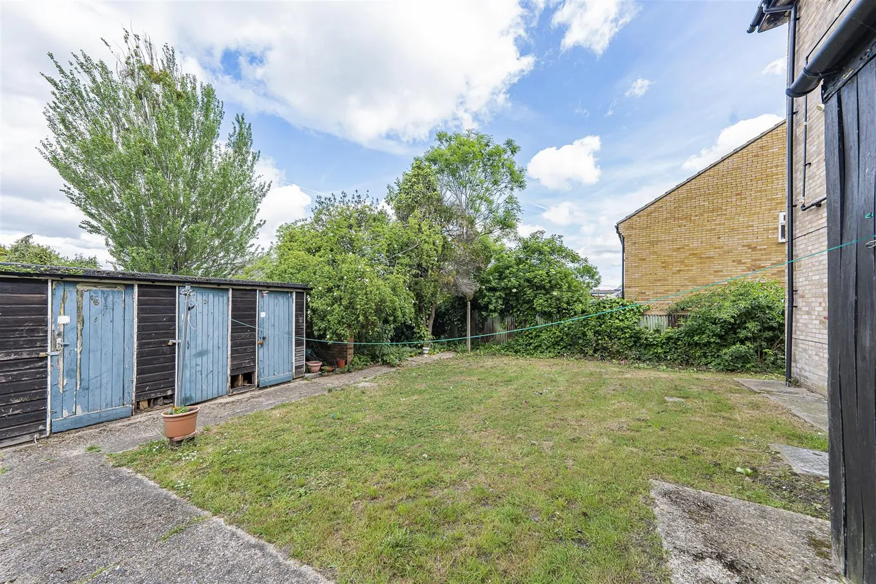 Dedworth Road, Windsor, SL4 5BE, photo 9
